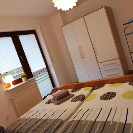 Ebenerdige Ferienwohnung Mit Grosser Terrasse In Der Naehe Des Waldes, Zum Wohlfuehlen Schoneck ภายนอก รูปภาพ