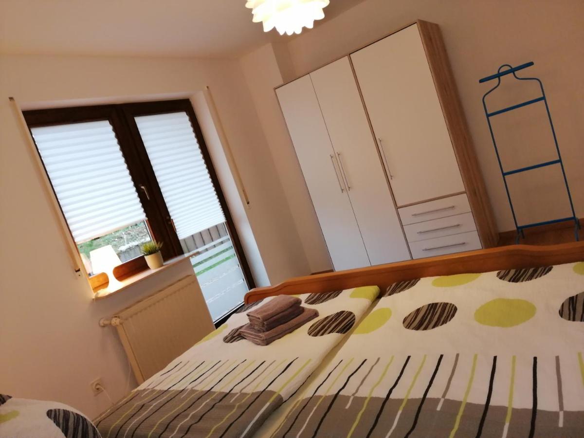 Ebenerdige Ferienwohnung Mit Grosser Terrasse In Der Naehe Des Waldes, Zum Wohlfuehlen Schoneck ภายนอก รูปภาพ