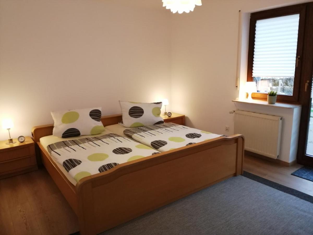 Ebenerdige Ferienwohnung Mit Grosser Terrasse In Der Naehe Des Waldes, Zum Wohlfuehlen Schoneck ภายนอก รูปภาพ