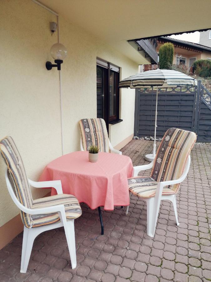 Ebenerdige Ferienwohnung Mit Grosser Terrasse In Der Naehe Des Waldes, Zum Wohlfuehlen Schoneck ภายนอก รูปภาพ