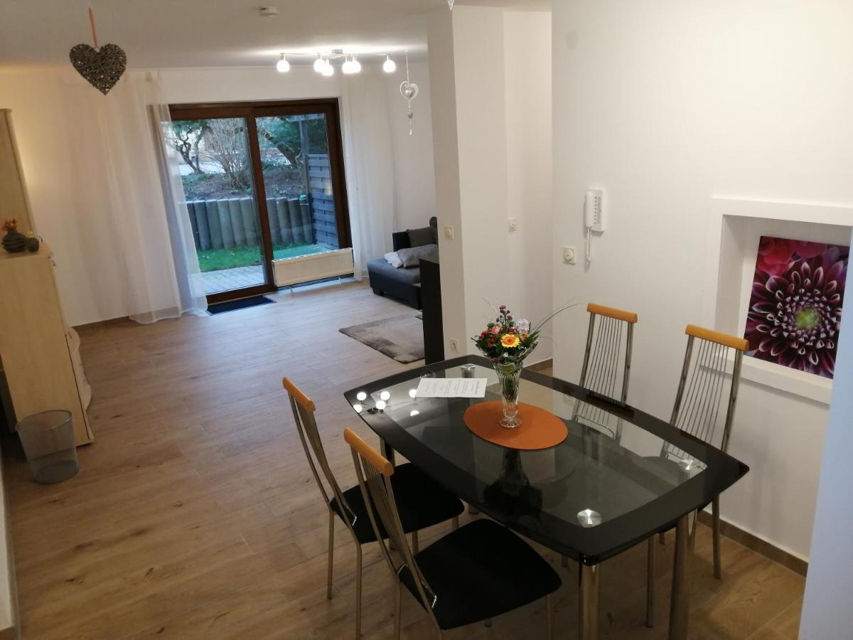 Ebenerdige Ferienwohnung Mit Grosser Terrasse In Der Naehe Des Waldes, Zum Wohlfuehlen Schoneck ภายนอก รูปภาพ