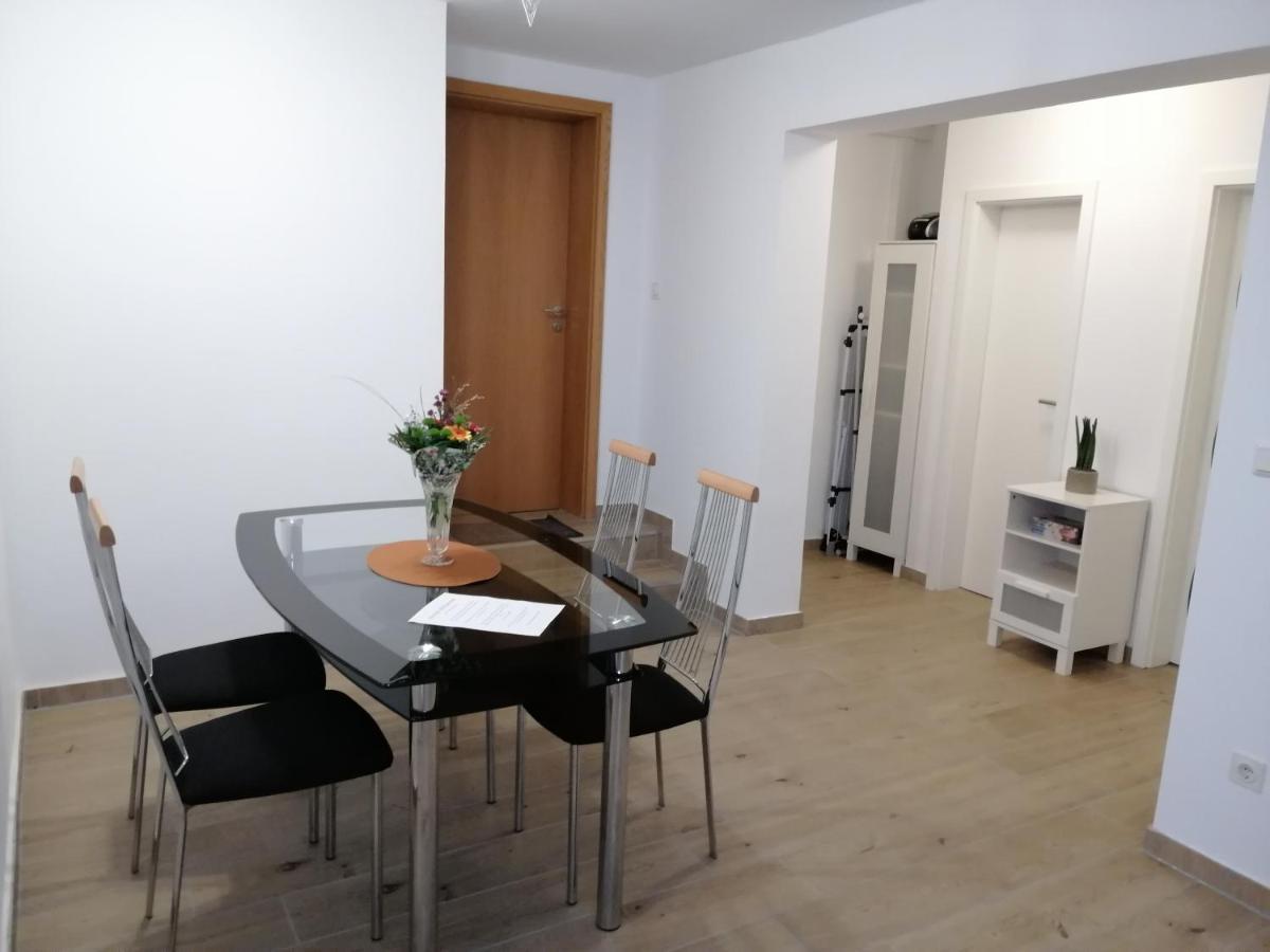 Ebenerdige Ferienwohnung Mit Grosser Terrasse In Der Naehe Des Waldes, Zum Wohlfuehlen Schoneck ภายนอก รูปภาพ
