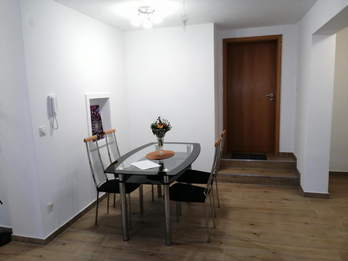 Ebenerdige Ferienwohnung Mit Grosser Terrasse In Der Naehe Des Waldes, Zum Wohlfuehlen Schoneck ภายนอก รูปภาพ